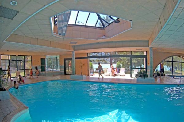 Panoramique de la piscine au village Chadenas à Embrun