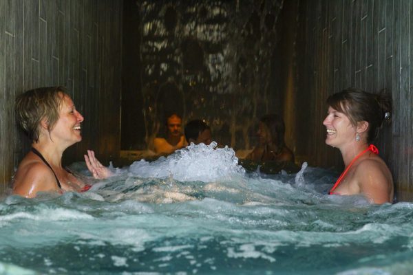 Bain espace détente avec vue sur le lac de Serre-Ponçon au village le Chadenas